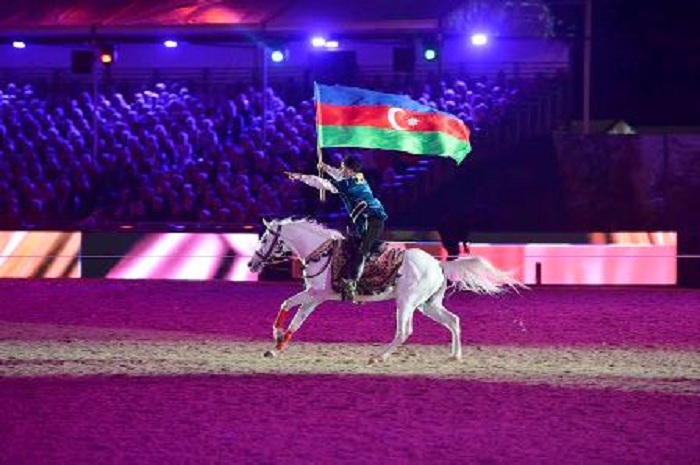 Un spectacle splendide avec les chevaux de Karabakh à Londres - VIDEO